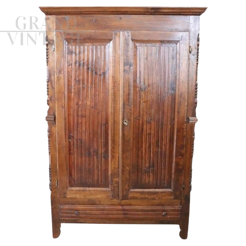 Armadio antico in pioppo della metà del XIX secolo                            