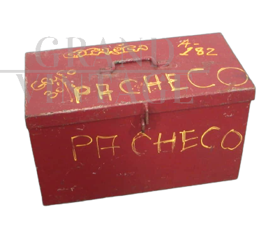 Cassetta industriale in ferro laccato rosso con scritte, anni '80                            