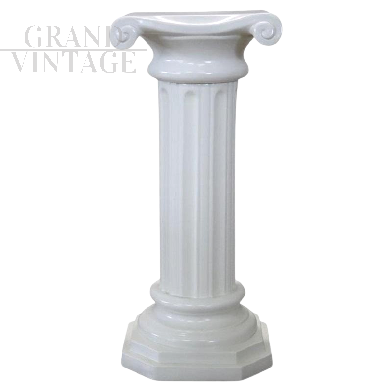 Colonna in ceramica bianca di Bassano                            