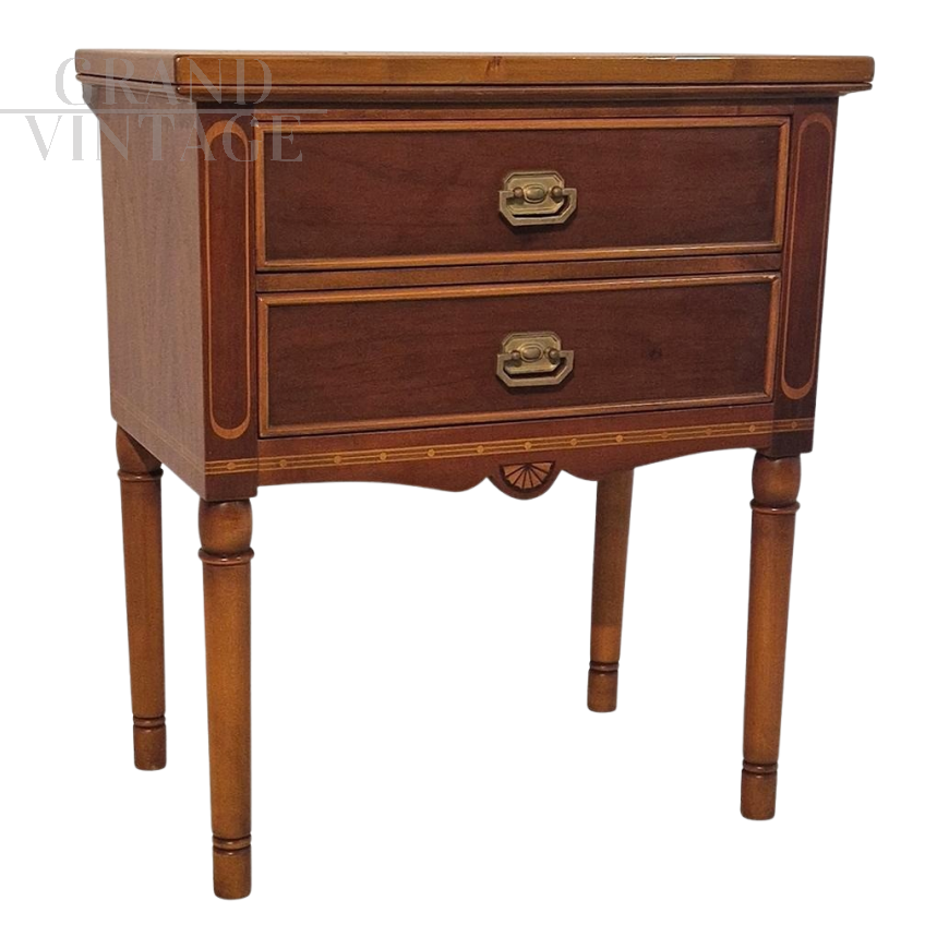 Comodino con due cassetti in stile Liberty inglese                            