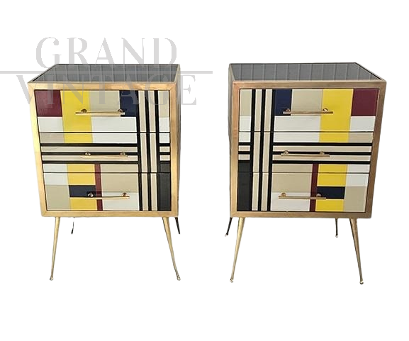 Coppia di comodini in vetro colorato con geometrie                            