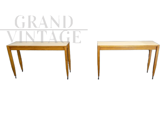 Coppia di consoles design di Gio Ponti in noce con piano in formica