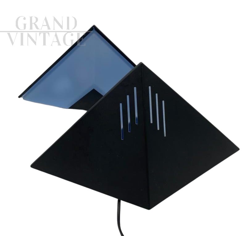 Coppia di lampade da tavolo vintage a piramide in vetro blu, anni '70                            