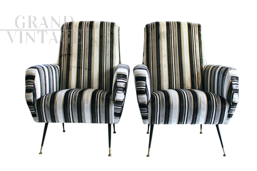 Coppia di poltrone vintage classiche anni '70 in velluto bianco e nero                            