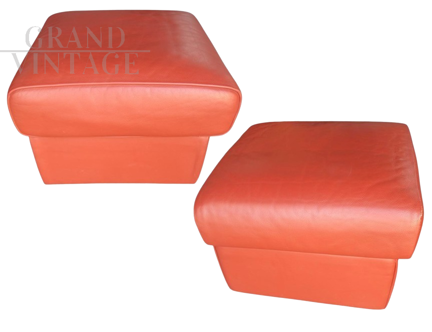 Coppia di pouf design di Matteo Grassi in pelle arancione                            