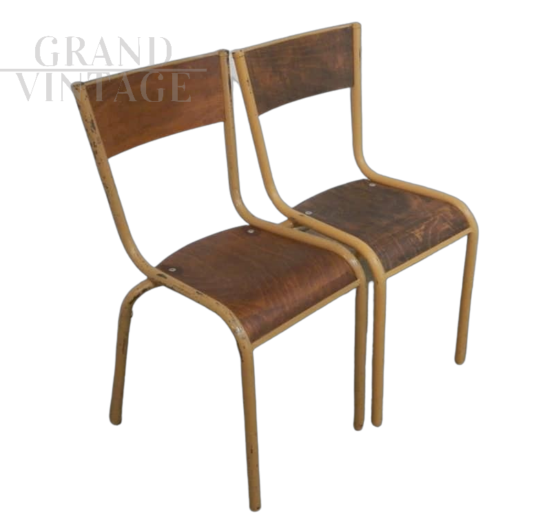 Coppia di sedie Mullca marroni impilabili con seduta in legno scuro, anni '60                            