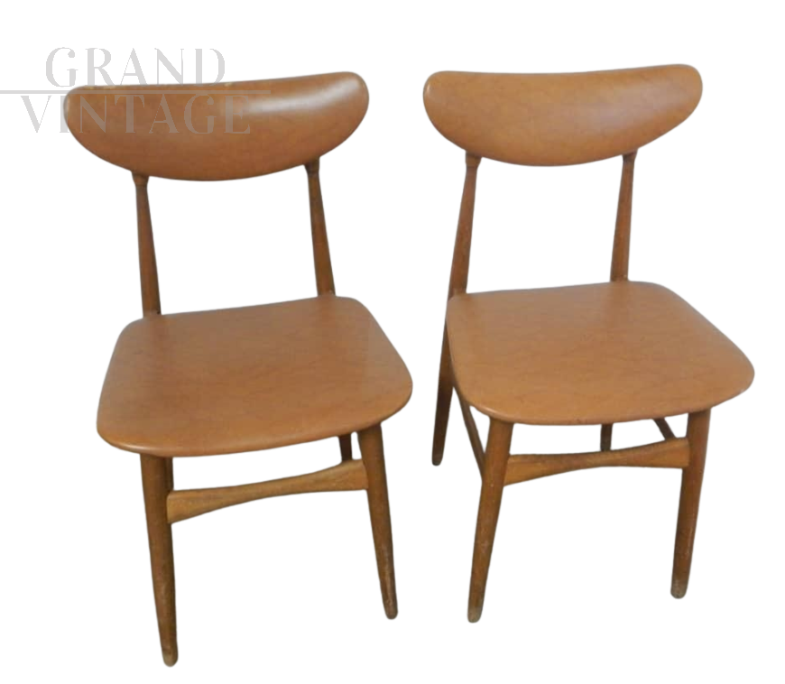 Coppia di sedie vintage in faggio e similpelle marrone, anni '50                            