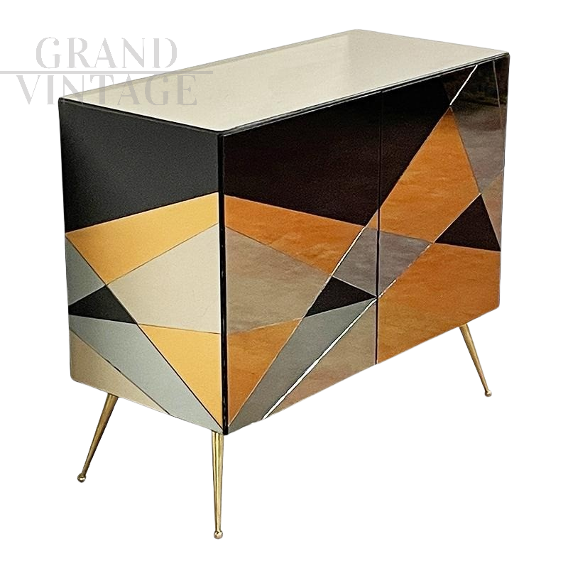 Credenza a 2 ante con geometrie di vetri specchiati                            