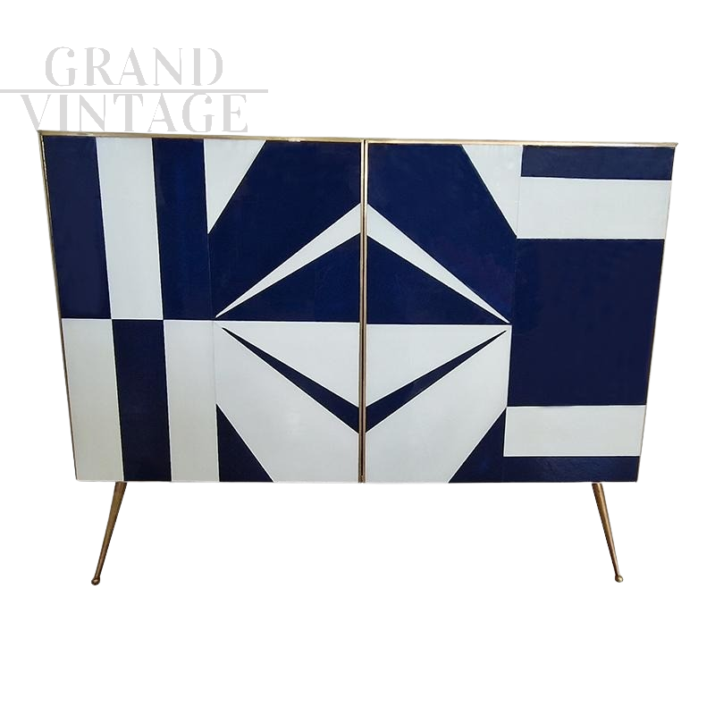 Credenza con geometrie in vetro bianco e blu                            