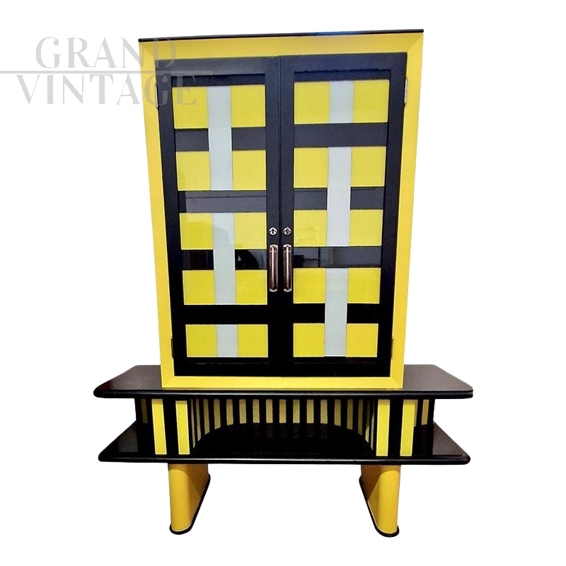 Credenza dispensa design in vetro giallo e nero                            