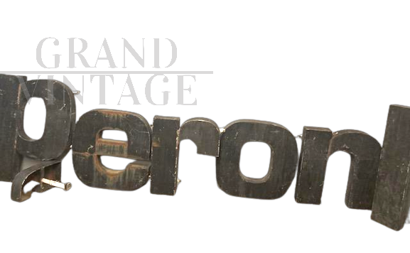 Grande insegna Peroni vintage con lettere in metallo, anni '50                            