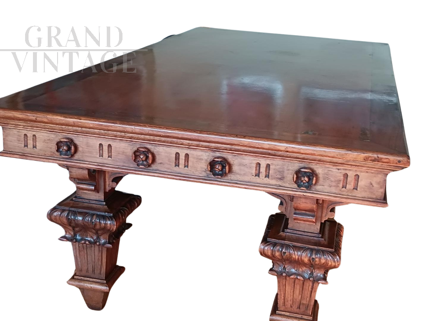 Grande tavolo liberty scolpito dei primi del '900                            