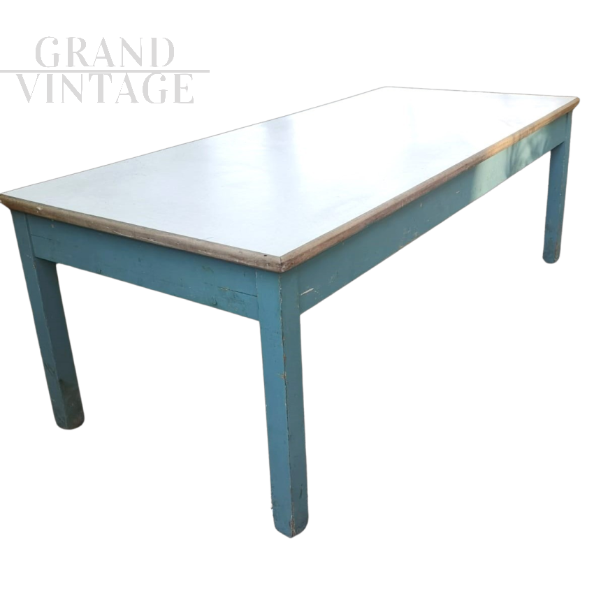 Grande tavolo vintage rustico laccato azzurro con piano in formica                            