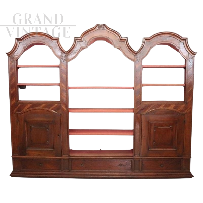 Imponente libreria di fine XVII secolo in noce                            