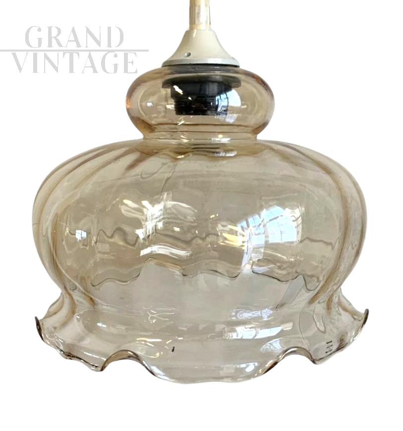 Lampada a sospensione a campana in vetro degli anni '70                            