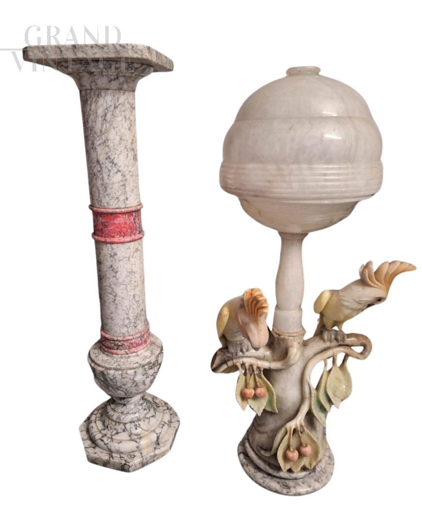 Lampada da terra art déco in alabastro scolpito con pappagalli                            