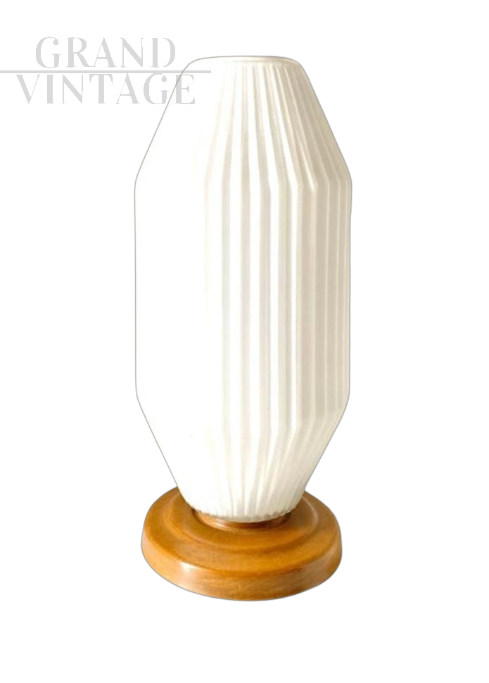 Lampada da tavolo Art Déco anni '40 in vetro bianco con base in legno