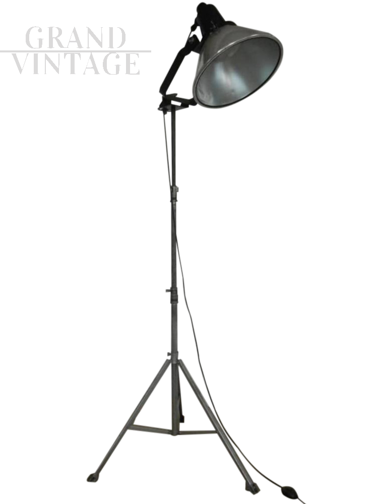 Lampada industriale vintage restaurata anni '70