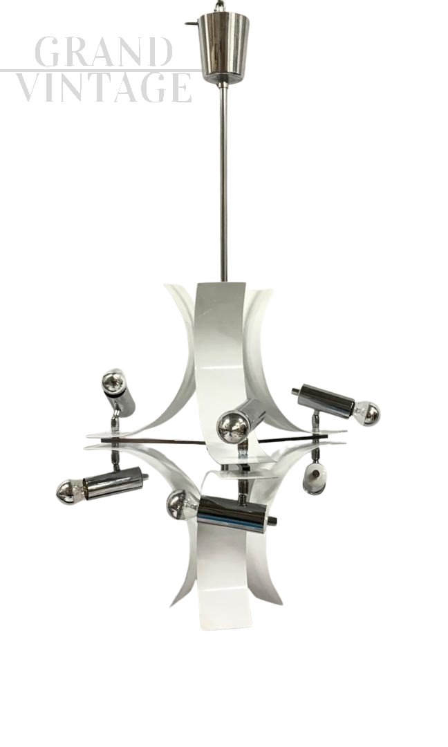 Lampadario attr. Reggiani in acciaio bianco con faretti direzionabili                            