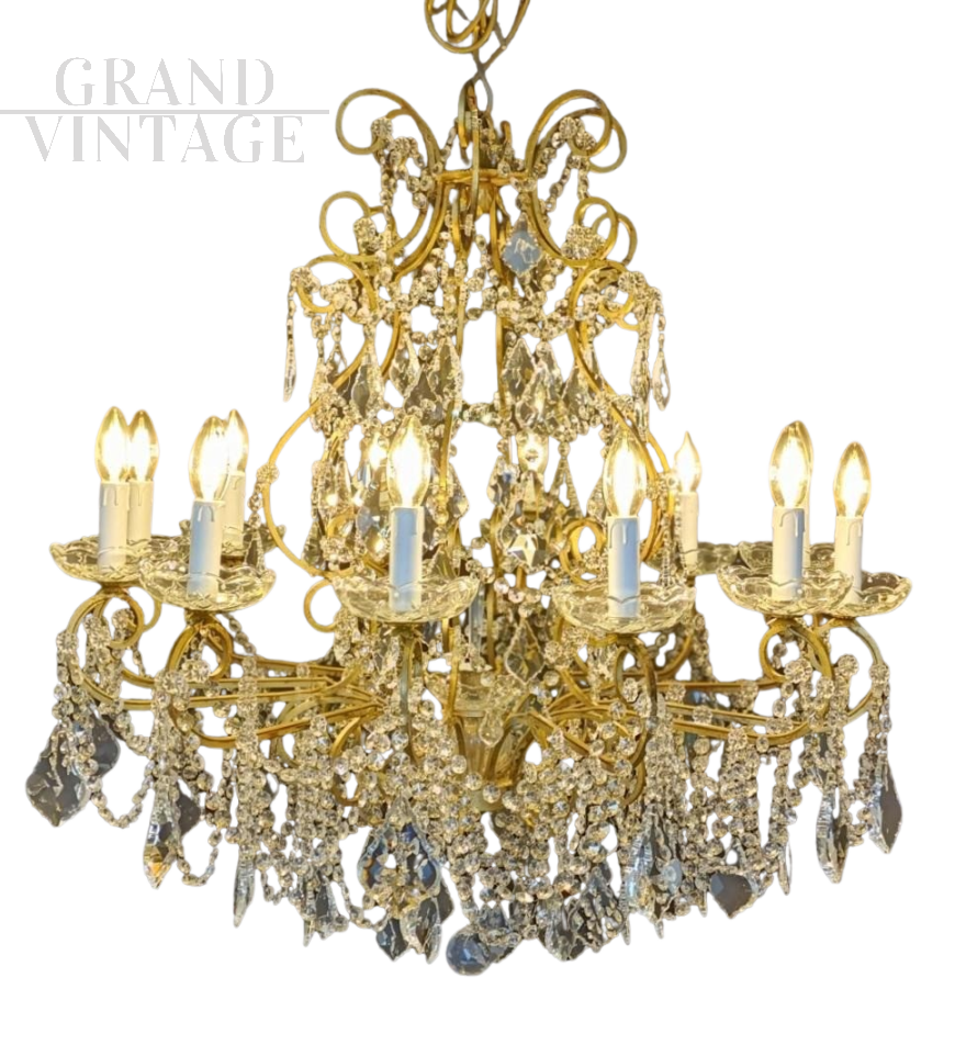 Lampadario in stile fiorentino in ferro dorato e cristallo                            