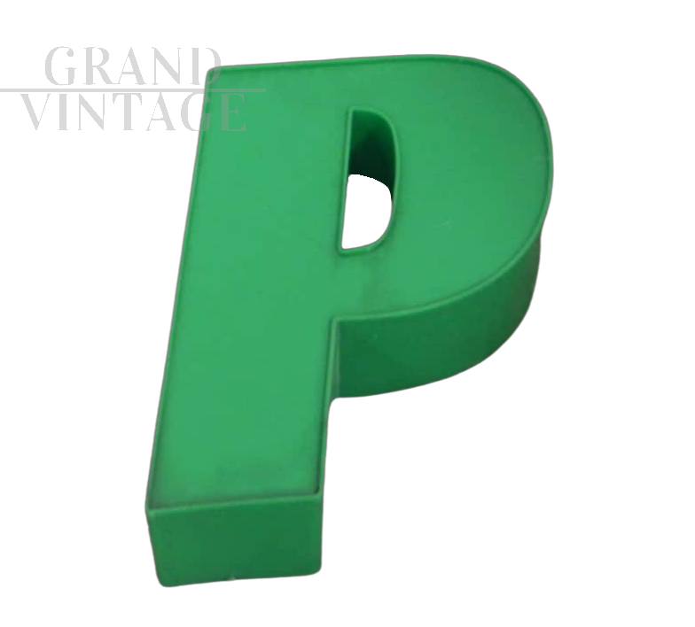 Lettera P in plastica verde per insegna vintage anni '80                            