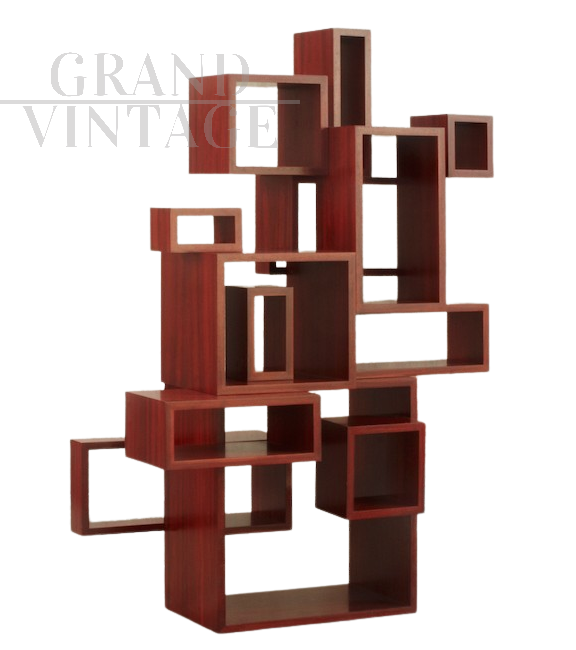 Libreria design geometrica da centro                            