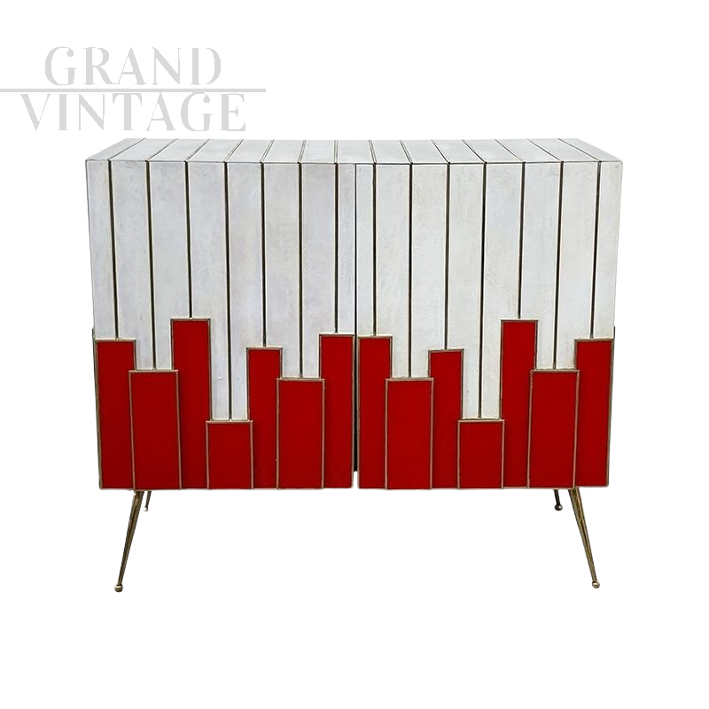 Mobile due ante in vetro rosso e pergamena naturale                           