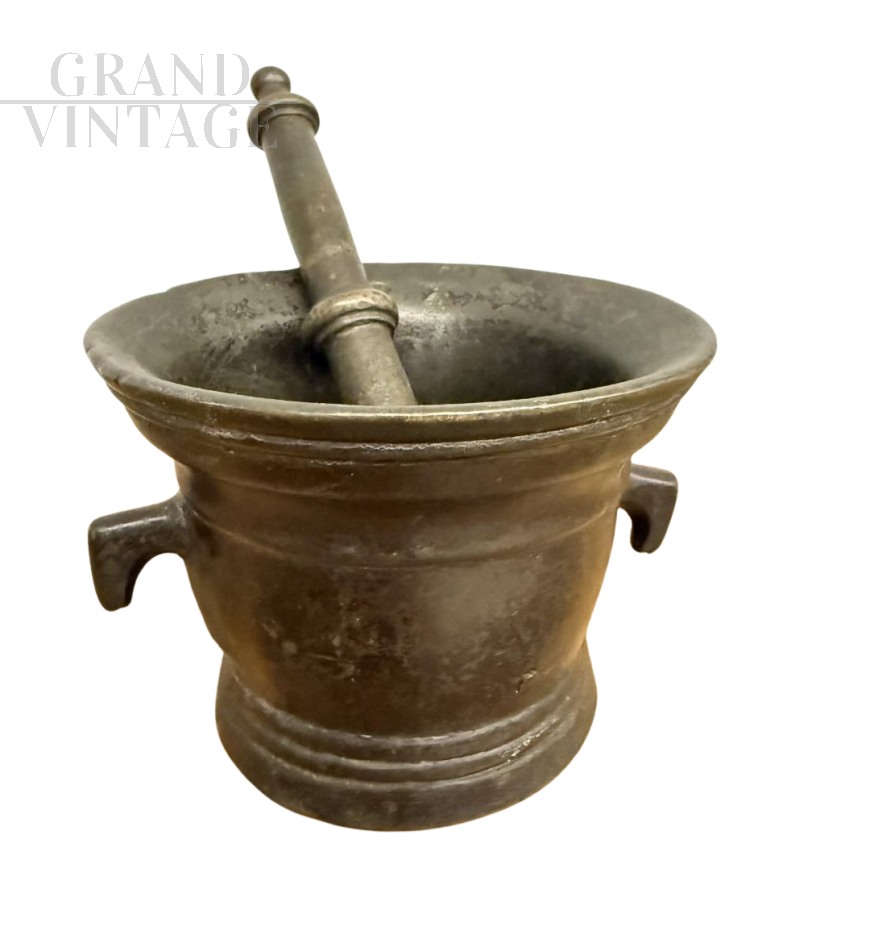 Mortaio umbro antico in bronzo del XVI secolo con pestello                            