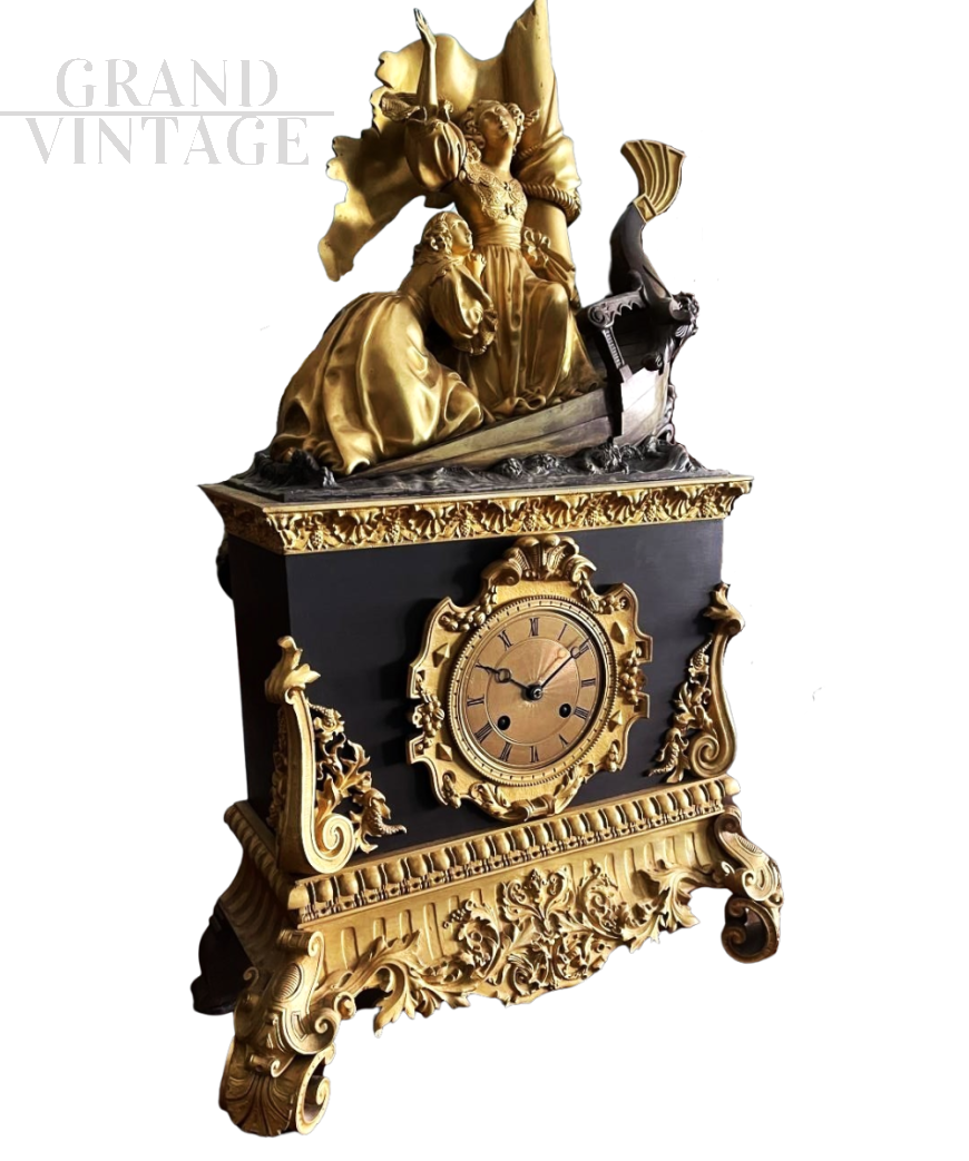 Orologio parigina antico dei primi dell’Ottocento con figure di donne