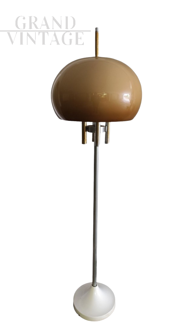 Piantana in stile Guzzini con paralume a boccia marrone                            