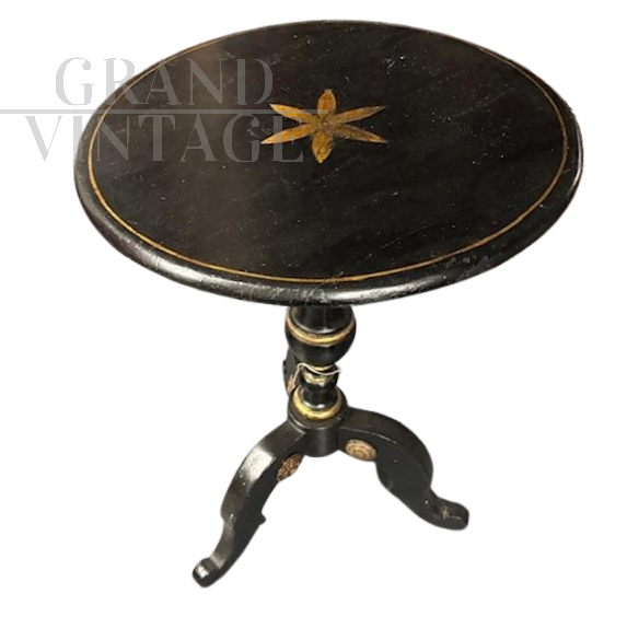 Piccolo tavolo rotondo antico toscano laccato nero con dettagli dorati, primi '800                            
