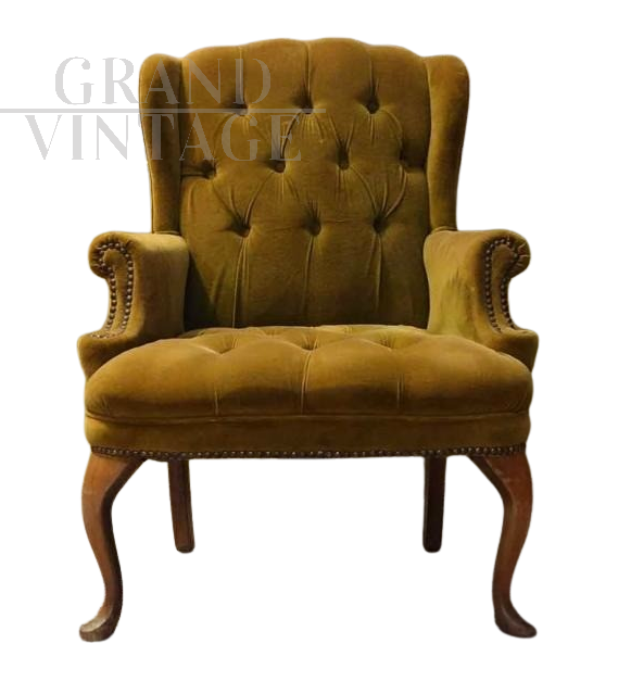 Poltrona bergère in stile barocco in velluto giallo ocra                            