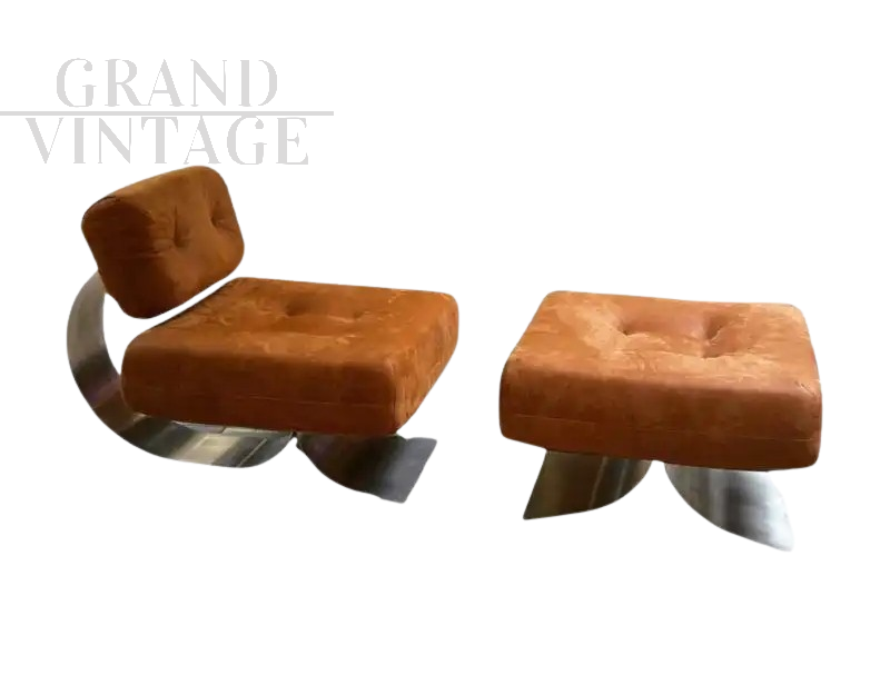 Poltrona con pouf Alta di Oscar Niemeyer in velluto mattone                            