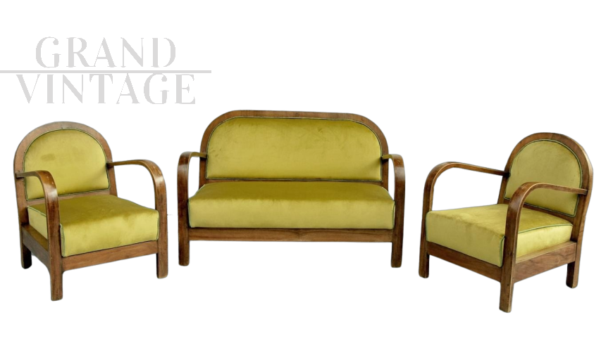 Salotto Art Déco con divano e poltrone in velluto giallo senape                            