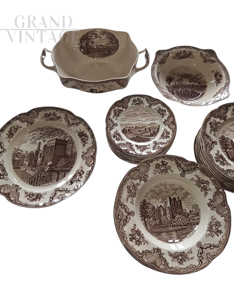 Servizio di piatti Inglesi Johnson Bros Old Britain Castle. Anni 5060. 41 Pezzi                            