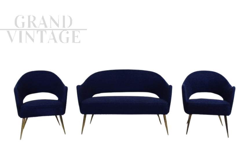 Set da salotto design vintage con divano e poltrone in bouclé blu, anni '70                            