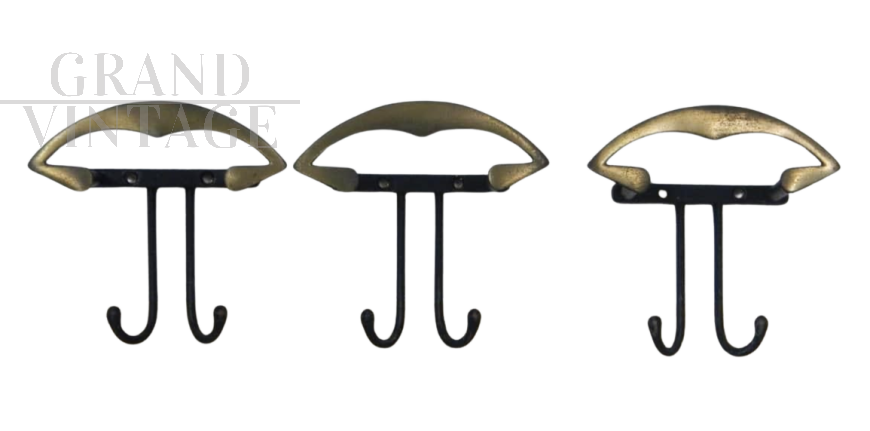 Set di 3 ganci appendiabiti vintage in ferro e ottone, anni '70                            