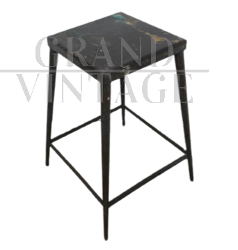 Sgabello industriale quadrato in ferro con poggiapiedi