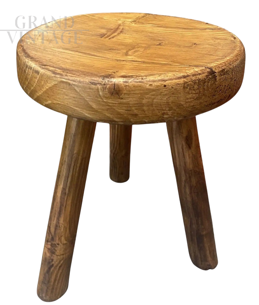 Sgabello tripode di Charlotte Perriand in legno di pino                            