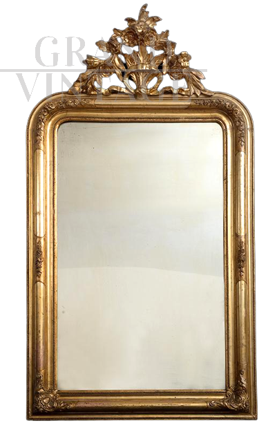 Specchiera verticale antica in legno dorato e intagliato, XIX secolo