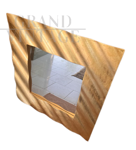 Specchio artigianale moderno in legno dorato                            