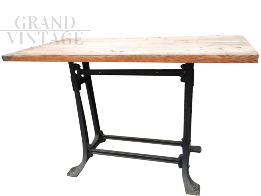 Tavolo industriale vintage con base in ghisa anni '50