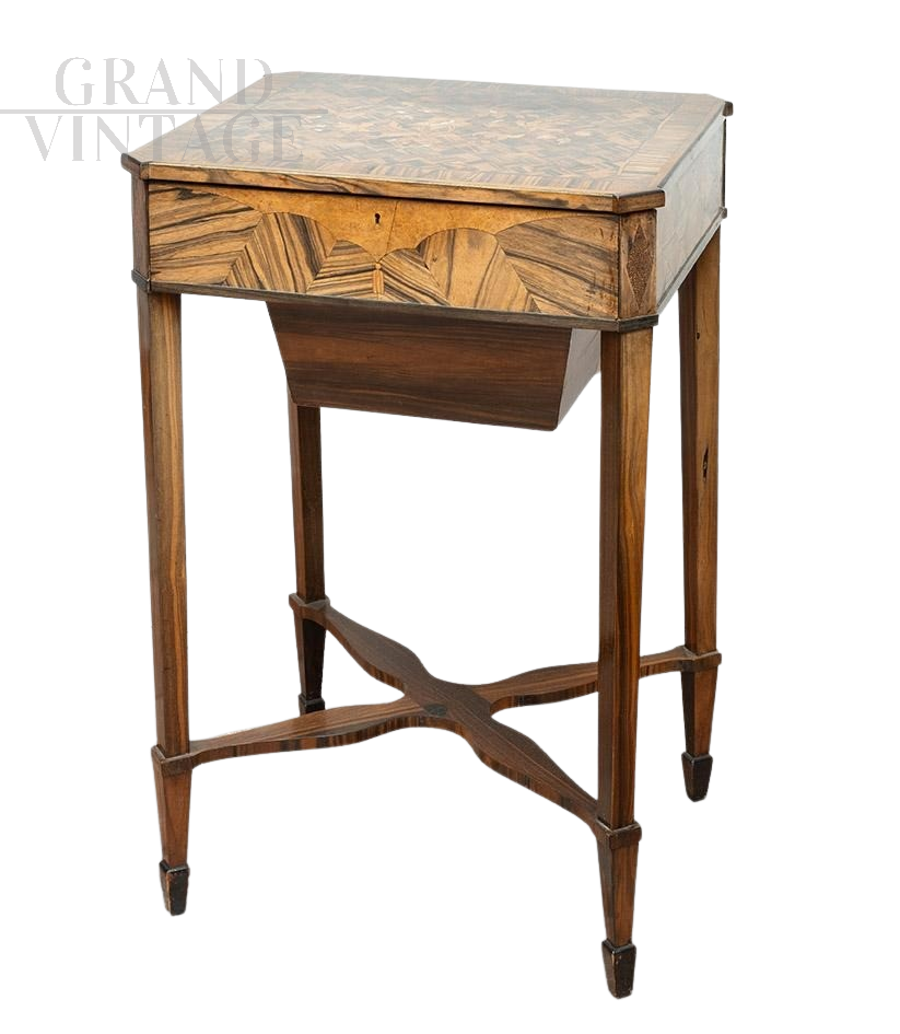 Tavolino da lavoro antico Napoleone III intarsiato in legni esotici pregiati                            