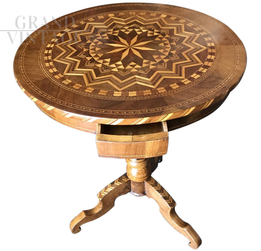 Tavolino Sorrentino intarsiato