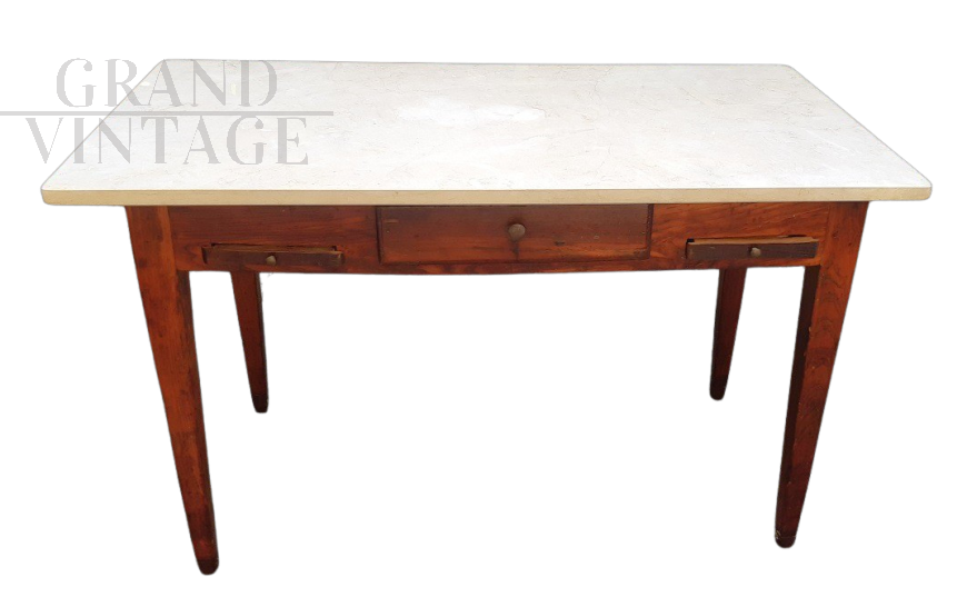 Tavolo da cucina antico con piano in marmo, tagliere e mattarello, di fine '800