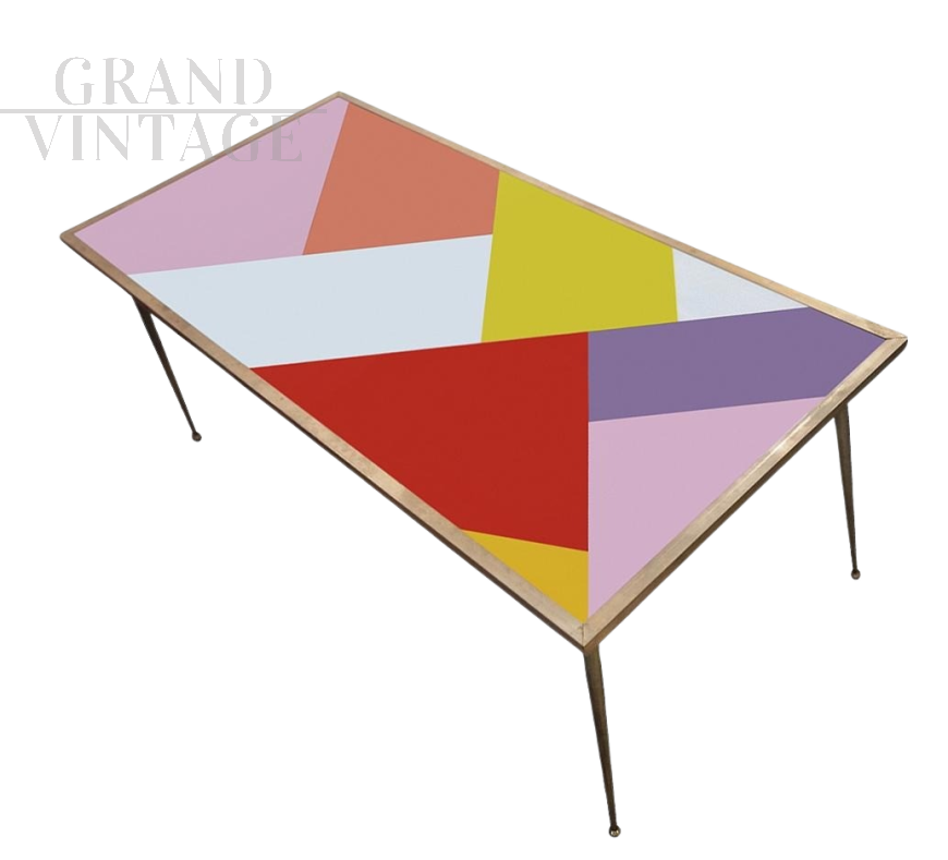 Tavolo design in ottone e vetro colorato a intrecci                            