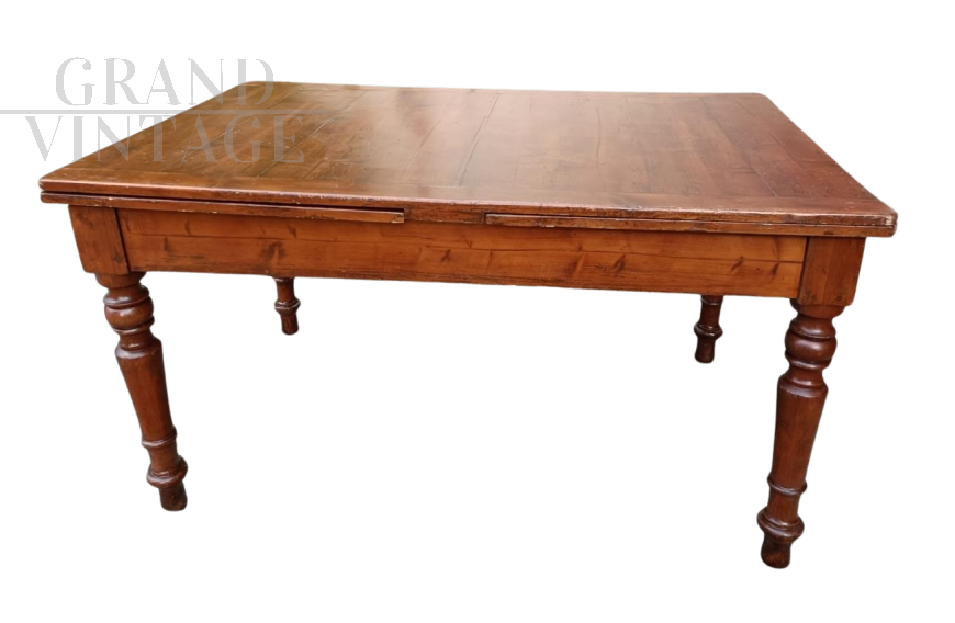 Tavolo estensibile dell'800 con gambe tornite