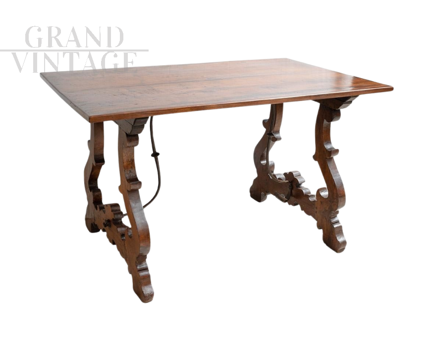 Tavolo fratino antico in massello di noce, Napoli inizio XVIII secolo                            