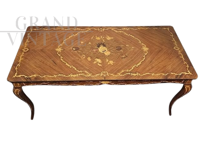 Tavolo in stile francese antico con intarsi floreali