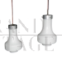 Coppia lampade a sospensione vintage in vetro bianco opalino, anni '60                            